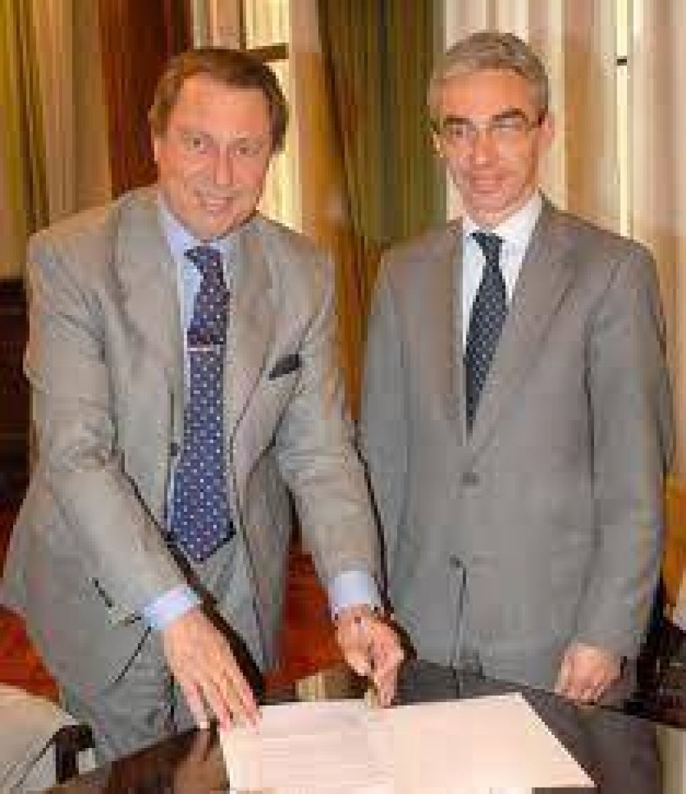 Firmaron la compra de 18 nuevos patrulleros policiales para Jun�n 
