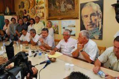 Piden internas cerradas antes de las primarias 