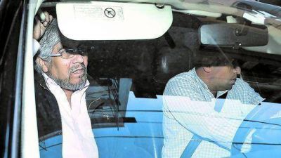 En un duro documento, la CGT sali� en bloque a criticar al juez
