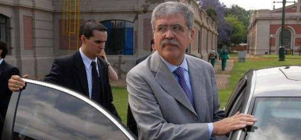 De Vido encabeza un operativo urgente para contener a los intendentes