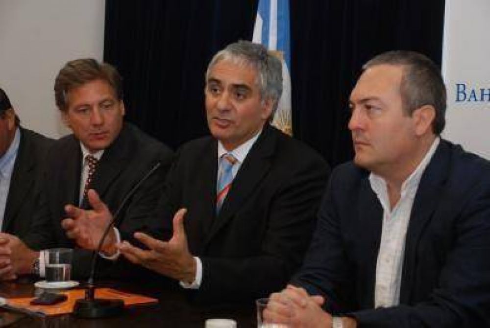 Montoya analiz� el plan de regionalizaci�n con intendentes 