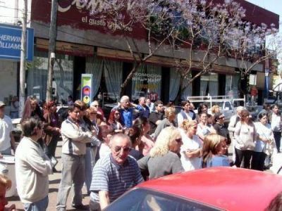Finalmente los municipales de Esteban Echeverr�a ir�n a la Justicia por las bonificaciones