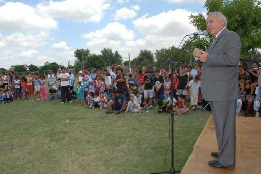 PTE. PERON - REGUEIRO EN CIERRE DE LAS �ESCUELAS ABIERTAS EN VERANO�