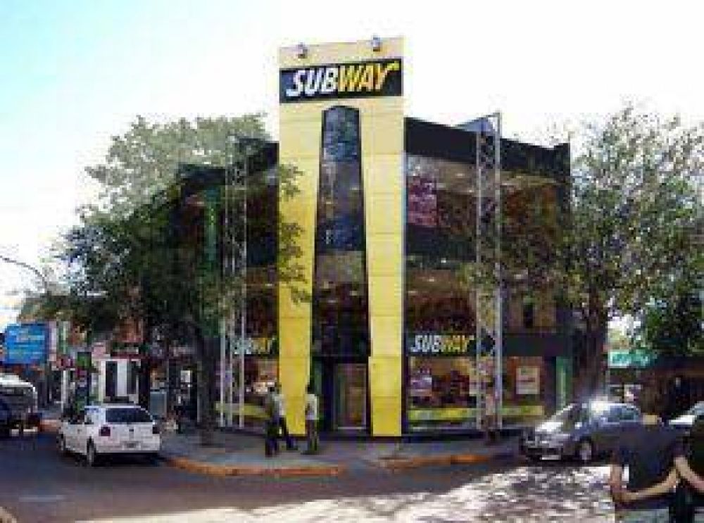 Abre en Guaymall�n uno de los Subway m�s grandes del pa�s