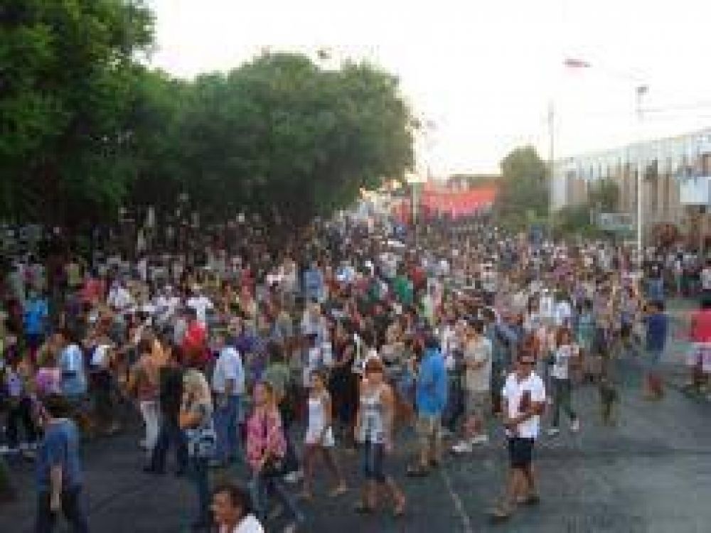 Asesinato de Lucas en Baradero: Marcha hacia el municipio tras intervenci�n de Asuntos Internos