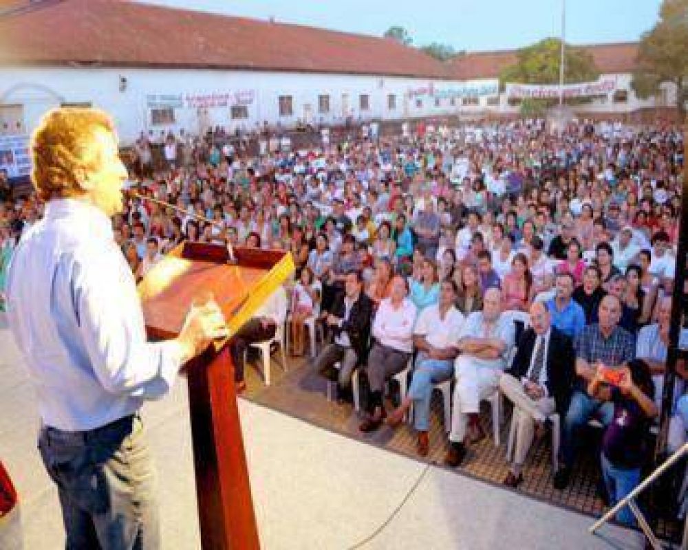 Urribarri lanz� el programa Argentina Trabaja