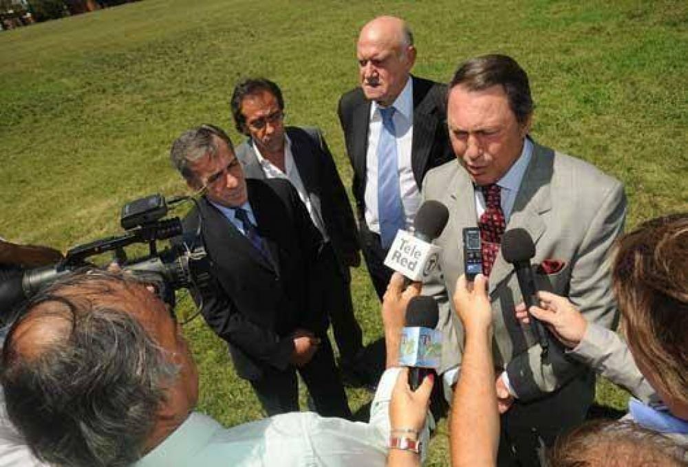 Casal se reunio con Cariglino en Malvinas
