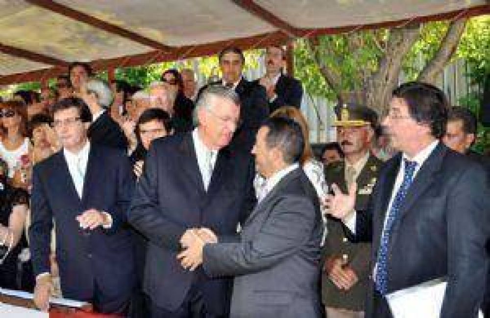 Para enfocarse en lo electoral, Jaque busca desactivar conflictos