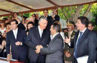 Para enfocarse en lo electoral, Jaque busca desactivar conflictos