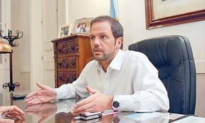 Racconto sospecha que Jaque viaja los martes para no dejarlo sesionar