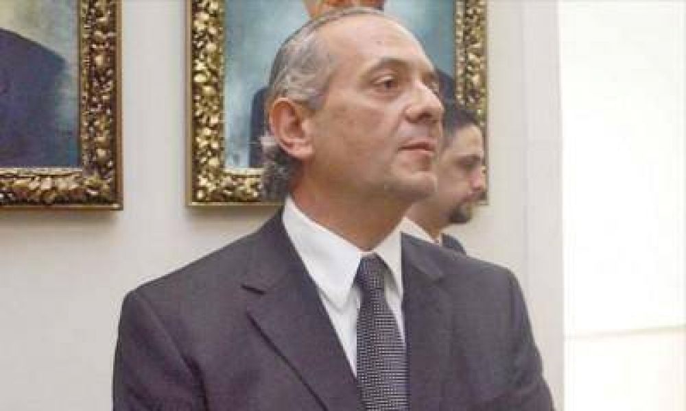 Denuncian que el empresario Omar �lvarez ocupa se�ales de televisi�n