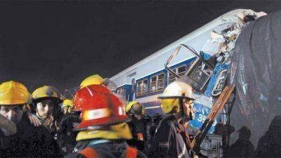 Un tren se incrust� en otro: 4 muertos y 100 heridos