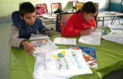Se distribuir�n diez mil kit escolares para alumnos de escuelas rurales