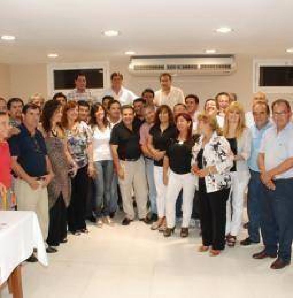 F�rreo y un�nime respaldo del oficialismo al adelantamiento de las elecciones 2011