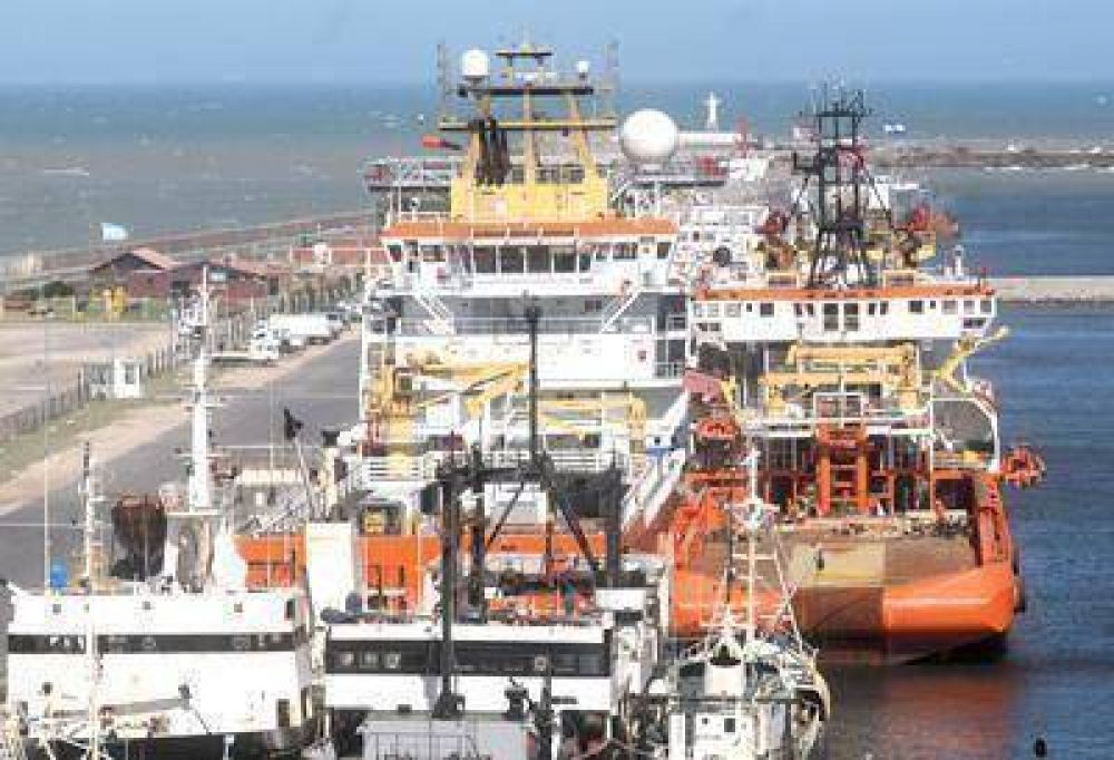 Siguen amarrados dos remolcadores que buscar�n petr�leo en Malvinas