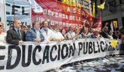 Los docentes de la FEB comienzan con asambleas 