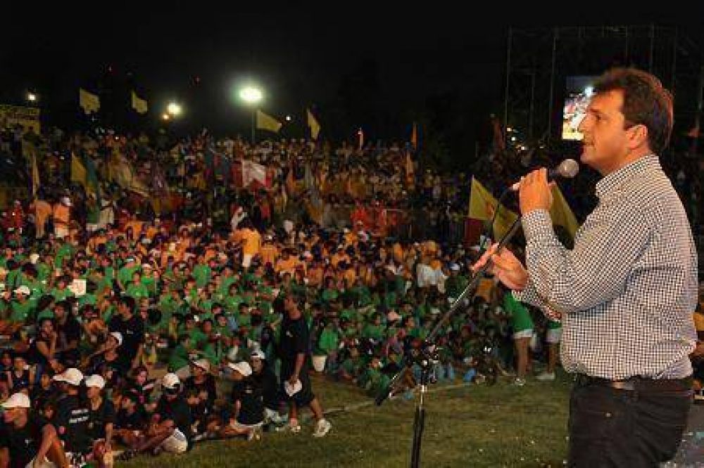 Multitudinaria fiesta en el Cierre de Colonias 2011 en el partido de Tigre