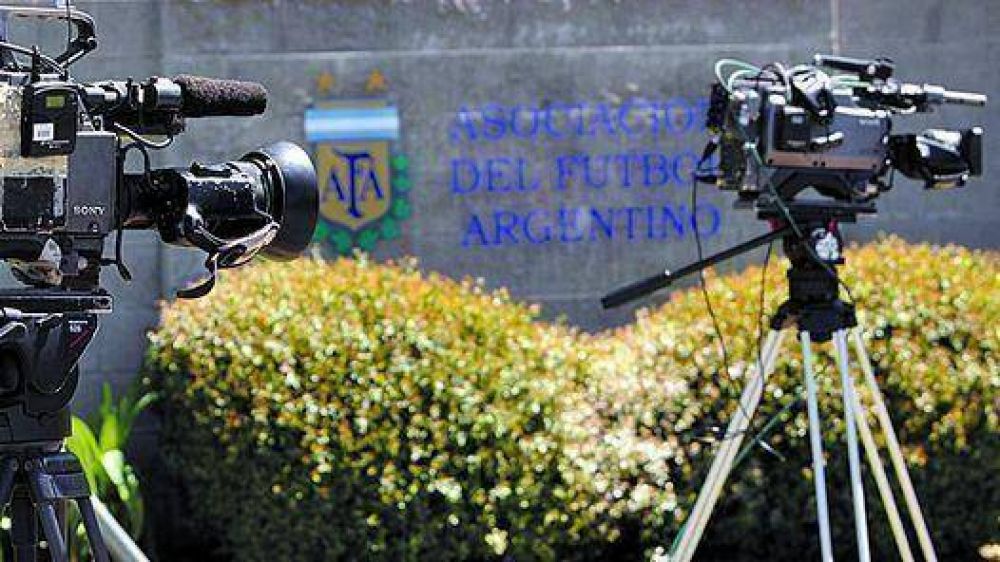 Roces entre los clubes y el Gobierno por el �candombe K�