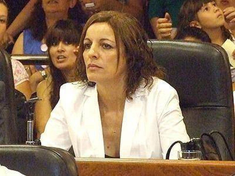Costa: �Es terrible la cantidad de gente que vino a ocupar tierras�