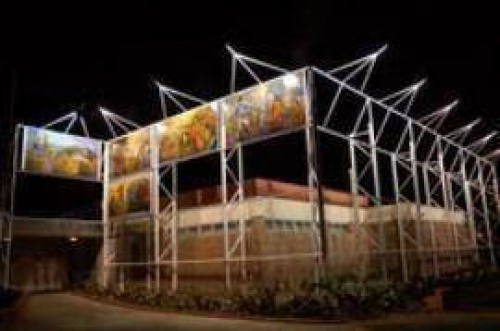 Trenque Lauquen: Todo listo para la inauguraci�n de la gigantograf�a de Rodolfo Campod�nico