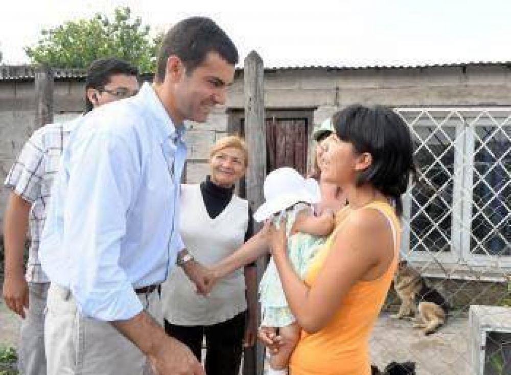 Urtubey recorri� los barrios de la zona sudeste de la ciudad y dialog� con los vecinos