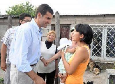 Urtubey recorri� los barrios de la zona sudeste de la ciudad y dialog� con los vecinos