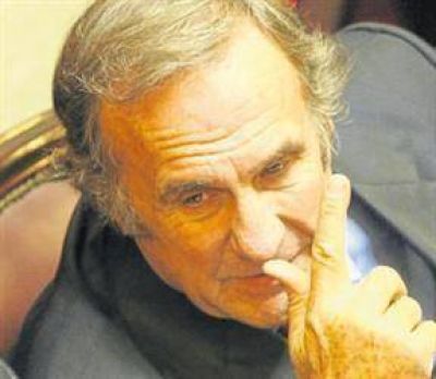 Reutemann anunci� que no ser� candidato a presidente