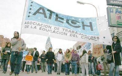 El martes comienzan las asambleas de ATECh y peligra el inicio de clases