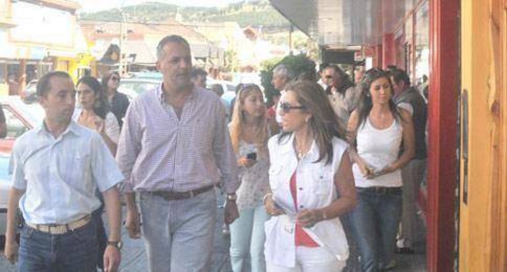 Buzzi hizo campa�a en Esquel