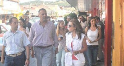 Buzzi hizo campa�a en Esquel