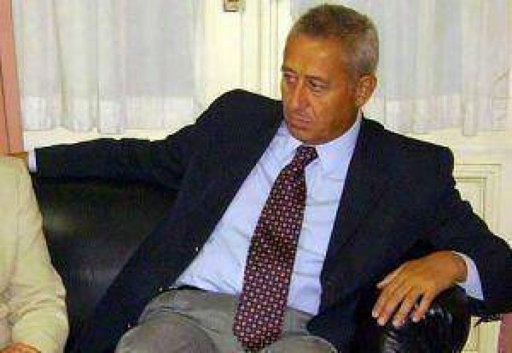 Eval�an rechazar renuncia del Concejal y ex Intendente Prince 