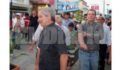Sol� y Trindade lanzaron la campa�a caminando por el centro pilarense