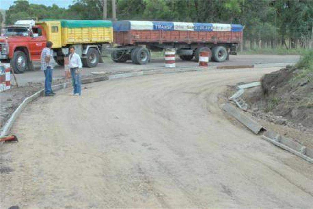 Iniciaron las reparaciones con hormig�n del camino Sierras Bayas-Colonia San Miguel