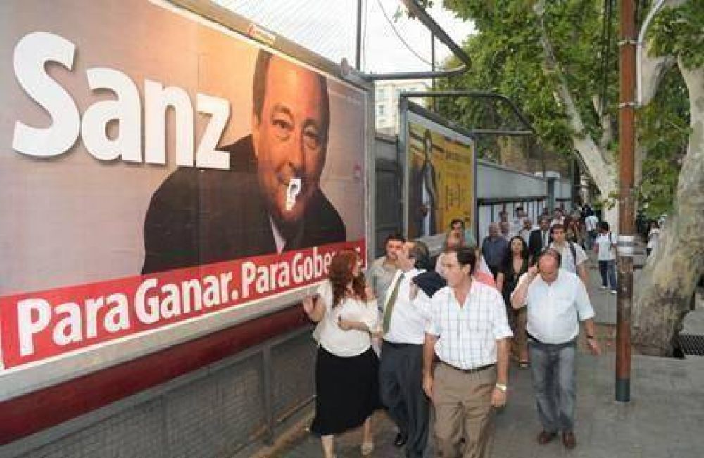 Ricardo Alfons�n present� su precandidatura en Mendoza acompa�ado de Iglesias y Fayad