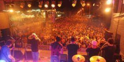 Multitudinario festejo del aniversario de Malvinas Argentinas