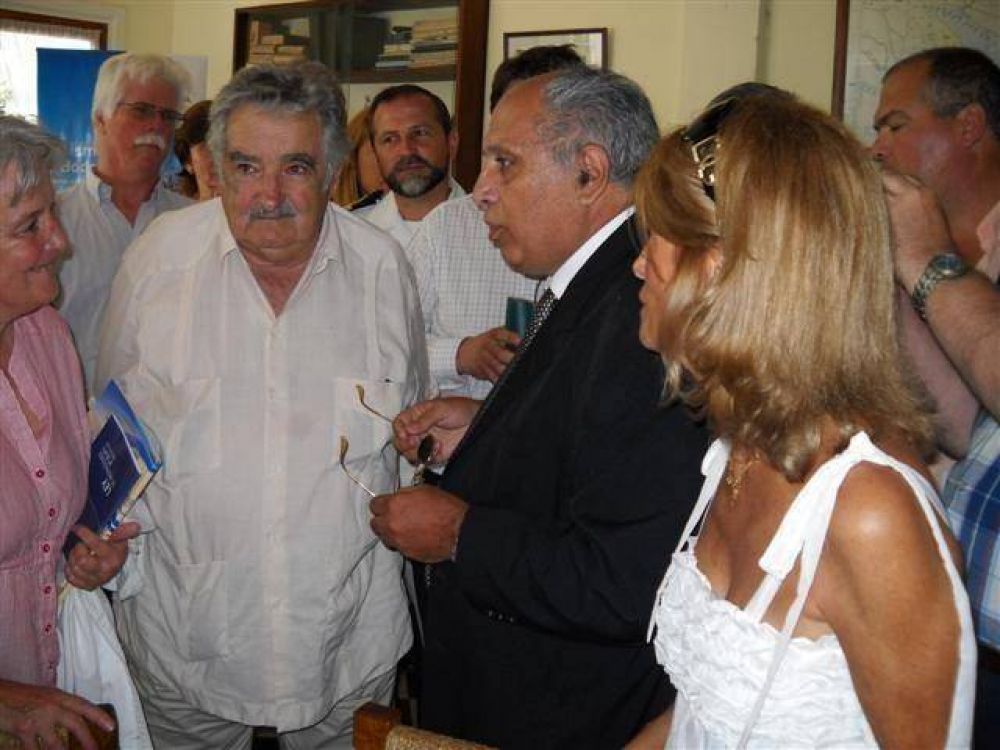 LUJ�N PRESENTE EN LOS FESTEJOS POR EL BICENTENARIO DE URUGUAY