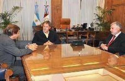 Firman el convenio y prometen iniciar los desag�es en 60 d�as