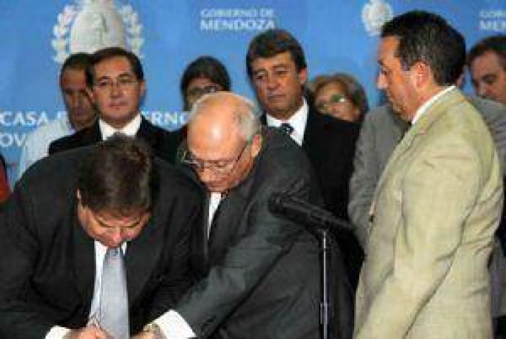 Con cr�ticas a Jaque, Bermejo se baj� de su candidatura