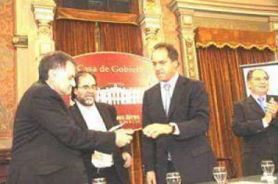 Scioli entreg� aportes econ�micos a Florencio Varela