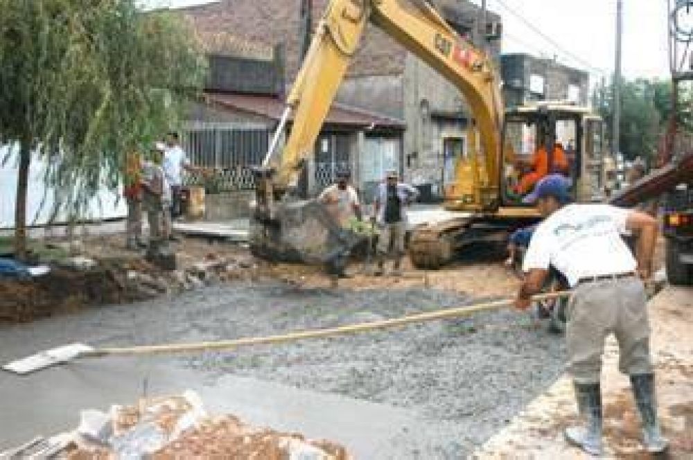 SAN MART�N - AVANZA CON LA REPARACI�N DE CALLES EN VILLA LYNCH Y BALLESTER