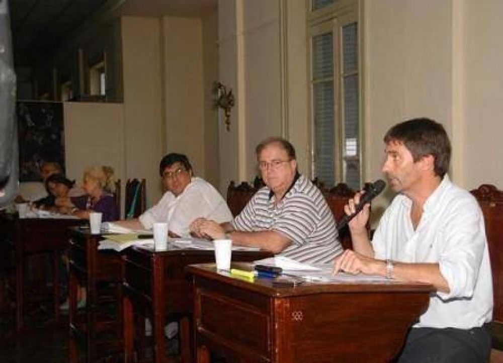 El Concejo puso suspenso a la renuncia de Prince y pas� el tema a comisi�n