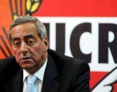 Fayad impugn� la interna radical y hasta Iglesias lo cuestion�