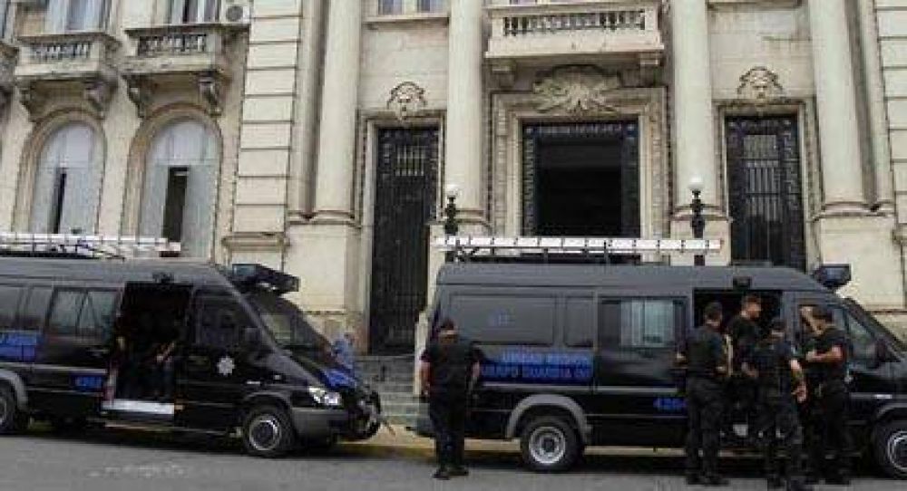 La Provincia adquiri� dos unidades de transporte para grupos t�cticos
