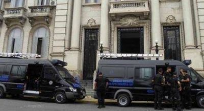 La Provincia adquiri� dos unidades de transporte para grupos t�cticos