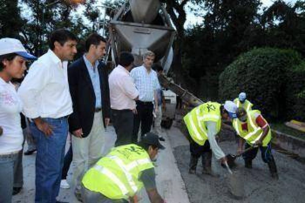 En San Lorenzo el Gobernador recorri� diversas obras