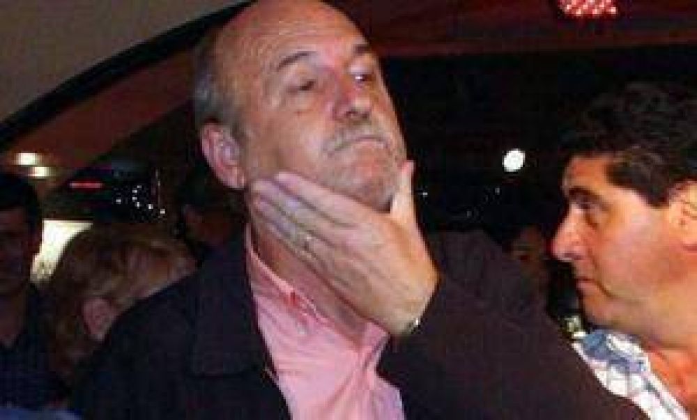 �Qu� cu c�! �No hay re re para Felpeto!