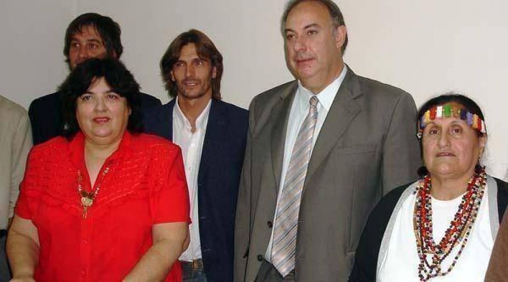 Plantean un reconocimiento hist�rico a los pueblos ind�genas 