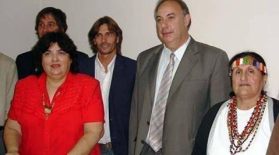 Plantean un reconocimiento hist�rico a los pueblos ind�genas 
