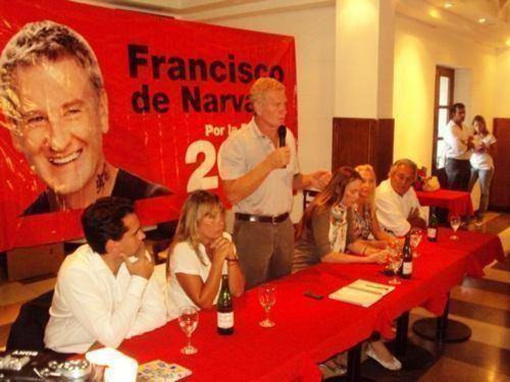 En su visita a San Isidro De Narv�ez se disculp� por decepcionar a sus votantes