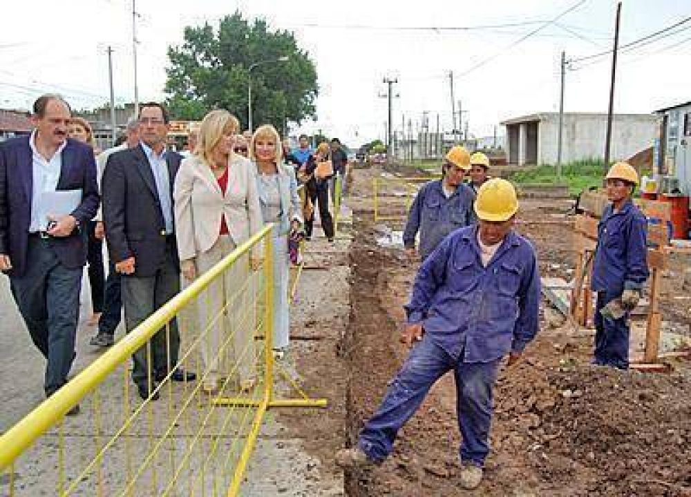 Alvarez Rodr�guez licit� tres obras y anunci� gestiones por la represa